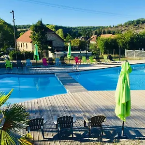 Hébergement de vacances La Colline Aux Chalets, Jaccuzi, Sauna, Saint-Chamarand